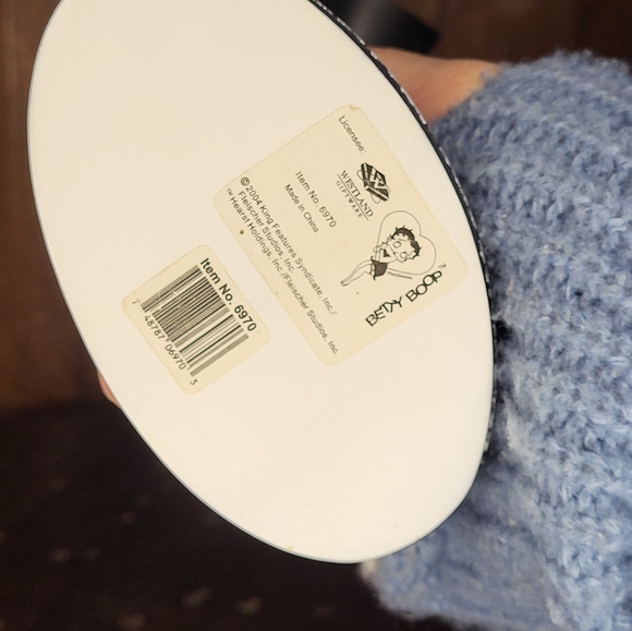 Betty Boop Collectible Figurine - Picture 9 of 9